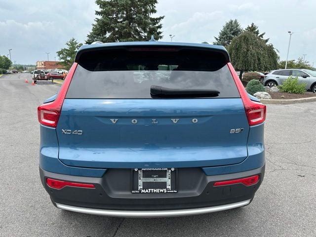 2025 Volvo XC40 B5 Core