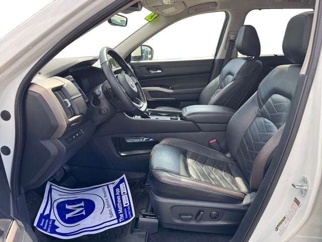 2023 Nissan Pathfinder Platinum