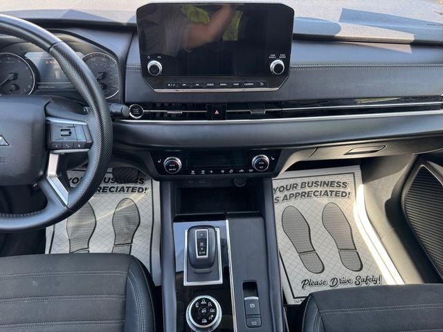 2023 Mitsubishi Outlander SE