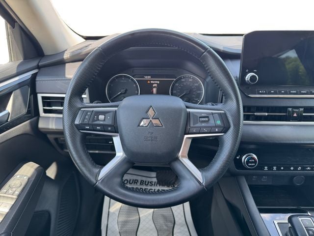 2023 Mitsubishi Outlander SE
