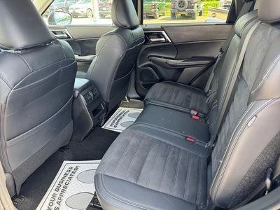 2023 Mitsubishi Outlander SE