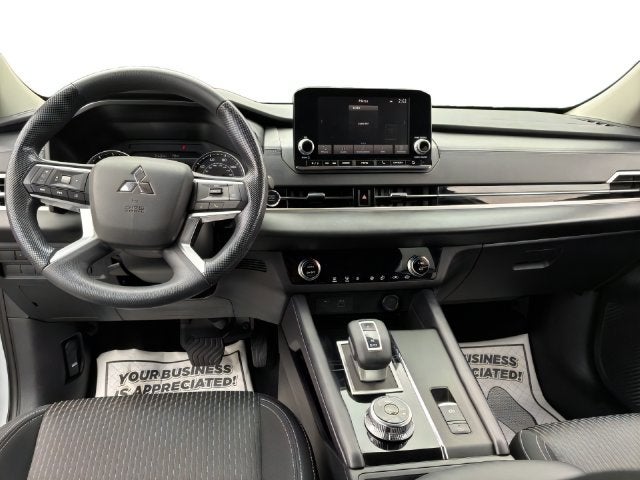 2024 Mitsubishi Outlander ES