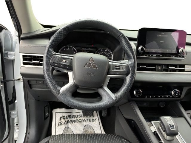 2024 Mitsubishi Outlander ES