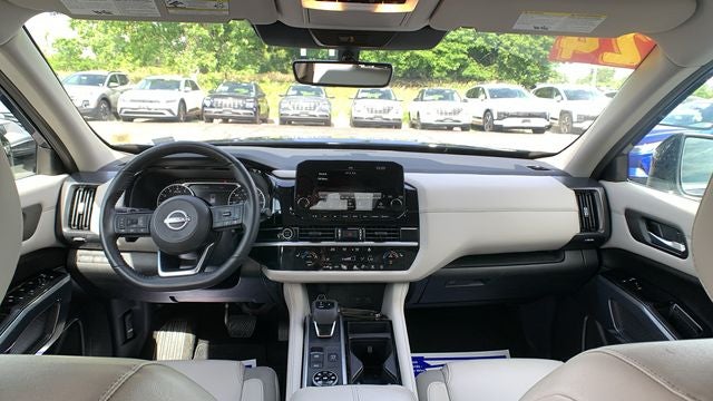 2024 Nissan Pathfinder SL