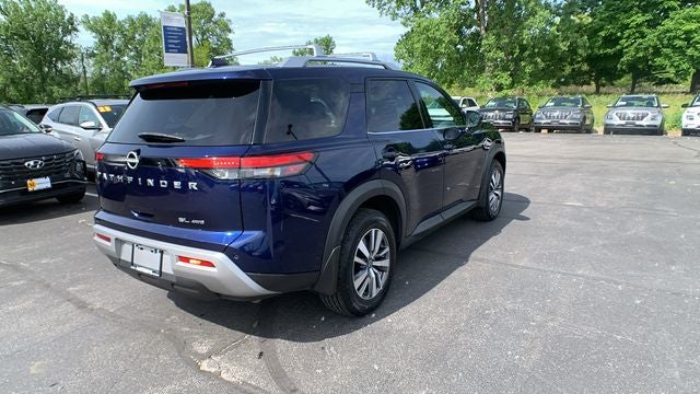 2024 Nissan Pathfinder SL