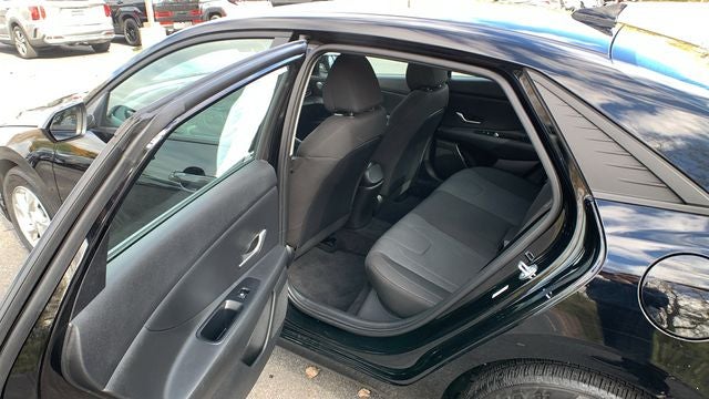 2023 Hyundai Elantra SE