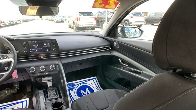 2023 Hyundai Elantra SE