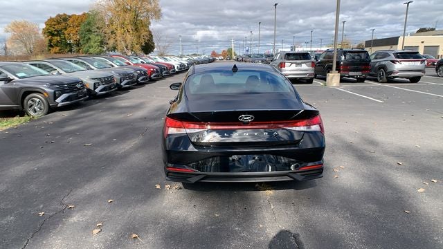 2023 Hyundai Elantra SE