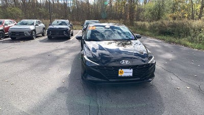 2023 Hyundai Elantra SE