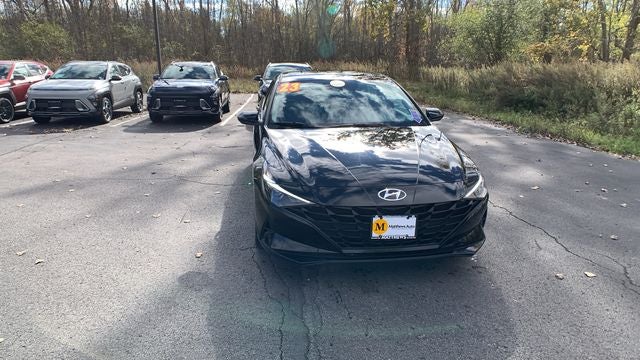2023 Hyundai Elantra SE