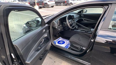 2023 Hyundai Elantra SE