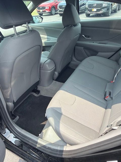 2023 Hyundai Elantra SE