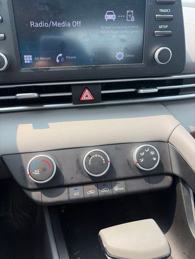 2023 Hyundai Elantra SE
