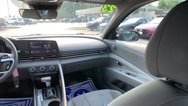 2023 Hyundai Elantra SE