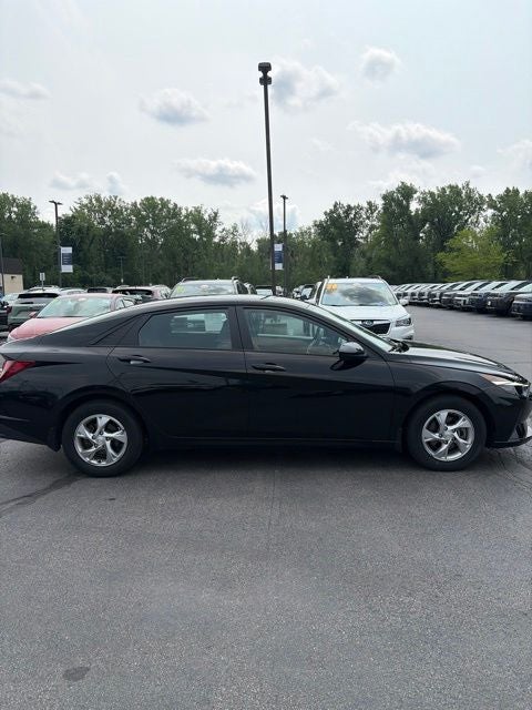 2023 Hyundai Elantra SE
