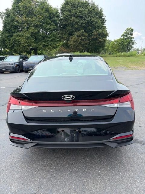 2023 Hyundai Elantra SE