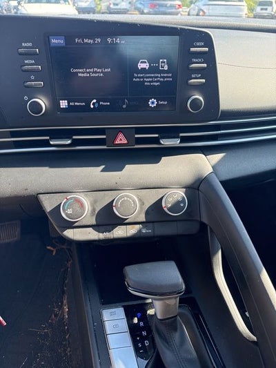 2023 Hyundai Elantra SE