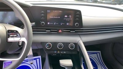 2024 Hyundai Elantra SE