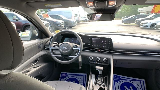 2024 Hyundai Elantra SE