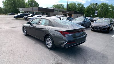 2024 Hyundai Elantra SE