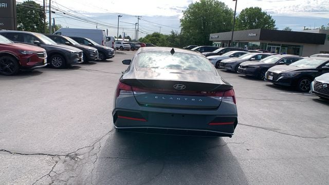 2024 Hyundai Elantra SE