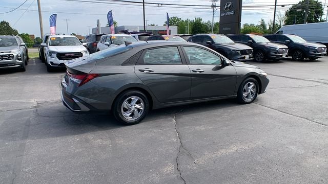 2024 Hyundai Elantra SE
