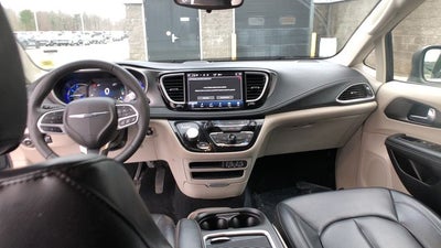 2023 Chrysler Pacifica Hybrid Touring L