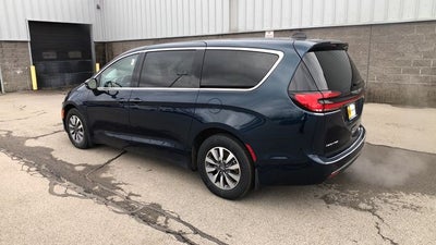 2023 Chrysler Pacifica Hybrid Touring L