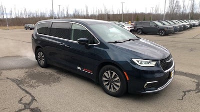 2023 Chrysler Pacifica Hybrid Touring L