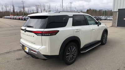 2024 Nissan Pathfinder SL