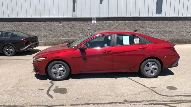 2024 Hyundai Elantra SE