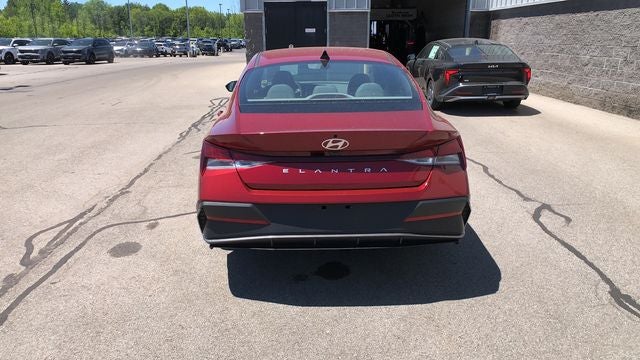 2024 Hyundai Elantra SE