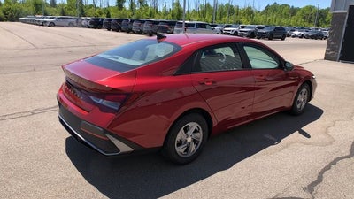 2024 Hyundai Elantra SE