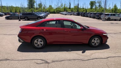 2024 Hyundai Elantra SE