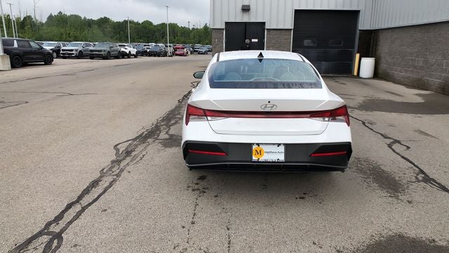 2024 Hyundai Elantra SE