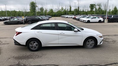2024 Hyundai Elantra SE