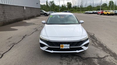 2024 Hyundai Elantra SE