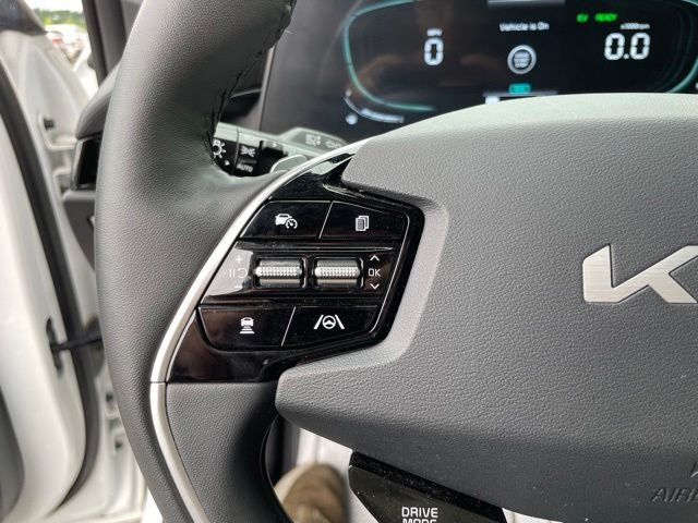 2023 Kia Niro SX