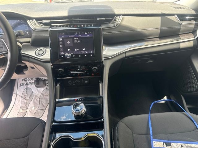 2023 Jeep Grand Cherokee Laredo