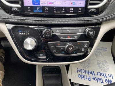 2024 Chrysler Pacifica Hybrid Select
