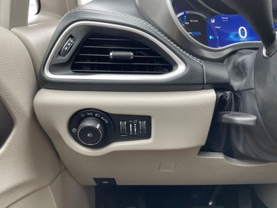 2024 Chrysler Pacifica Hybrid Select
