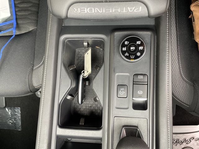 2024 Nissan Pathfinder S