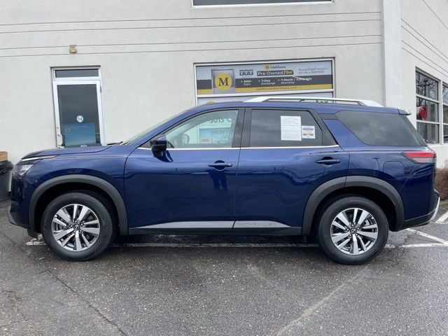 2025 Nissan Pathfinder SL