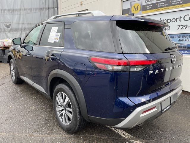 2025 Nissan Pathfinder SL