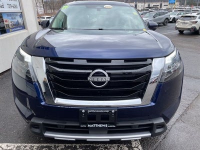 2025 Nissan Pathfinder SL