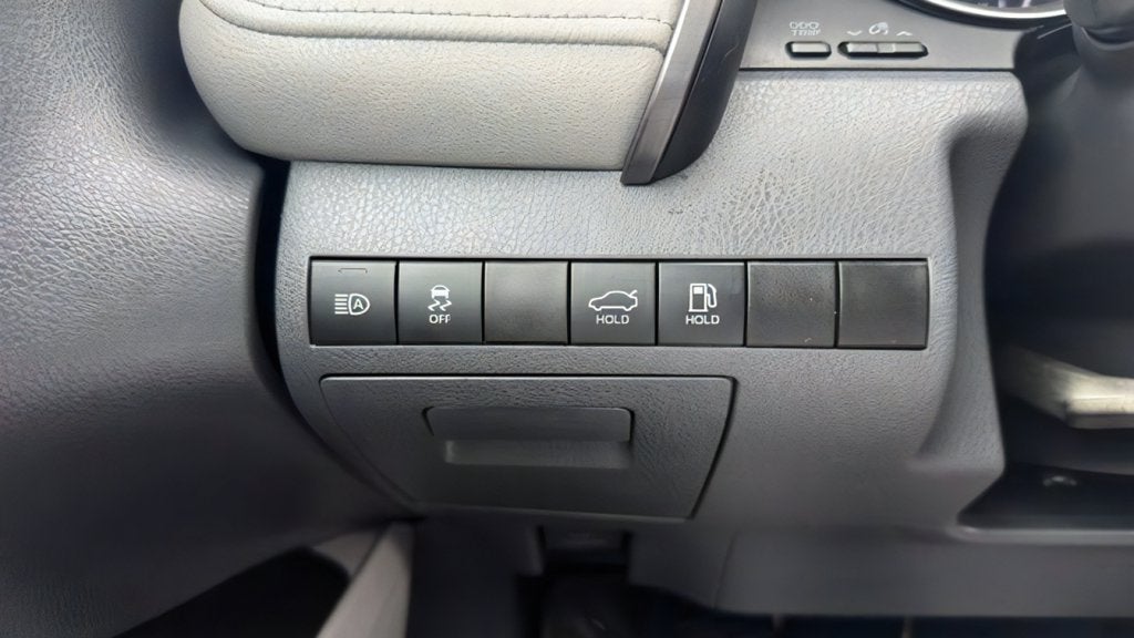 2021 Toyota Camry Hybrid LE