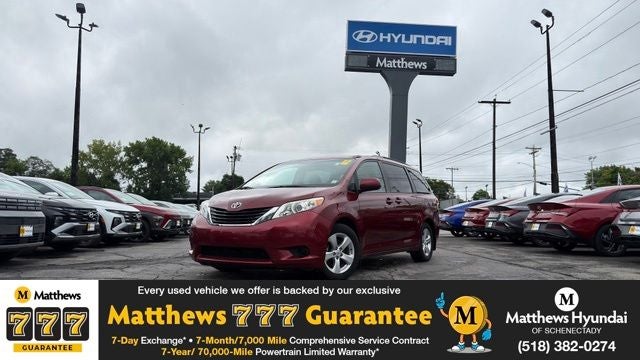 2014 Toyota Sienna LE 8 Passenger