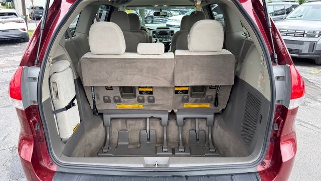 2014 Toyota Sienna LE 8 Passenger