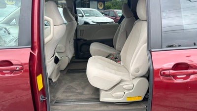 2014 Toyota Sienna LE 8 Passenger