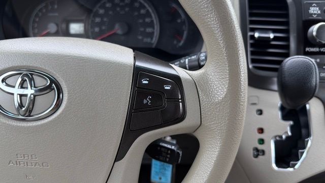 2014 Toyota Sienna LE 8 Passenger